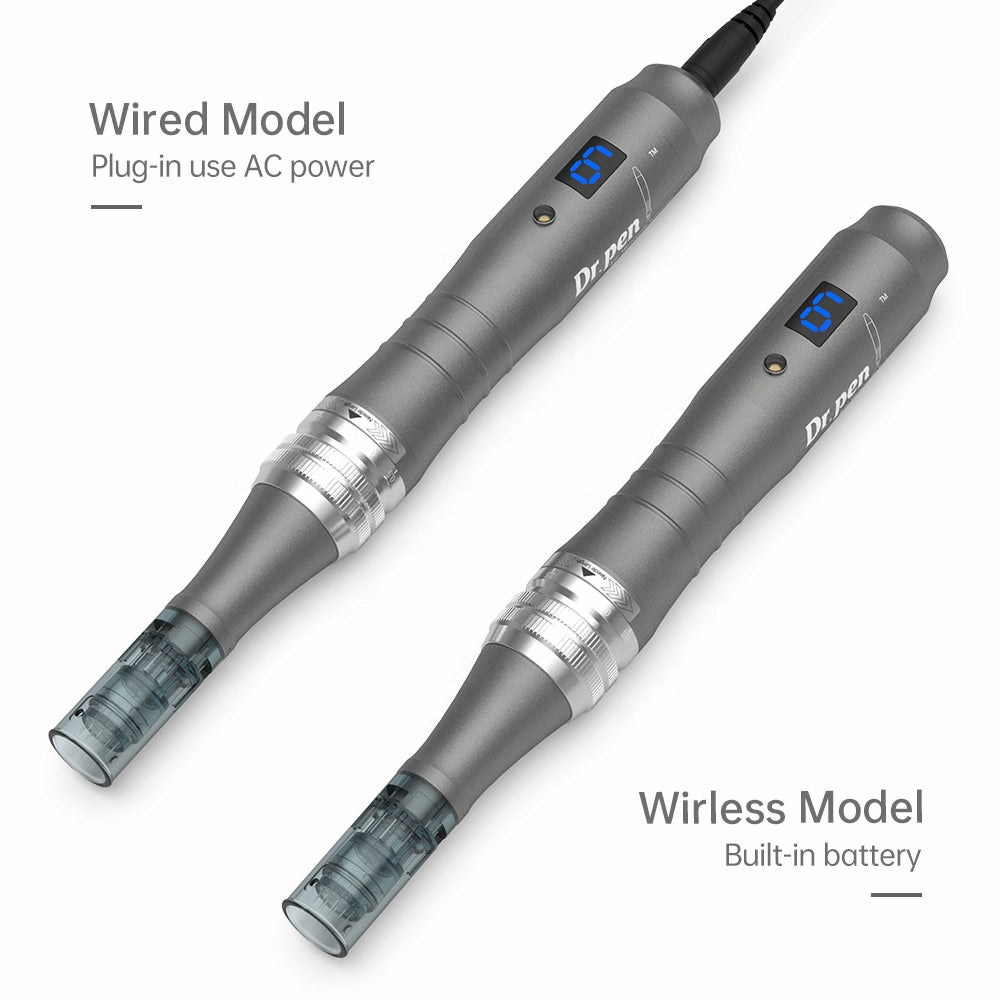 Jämförelse mellan Dr. Pen M8 trådansluten modell med sladd och den trådlösa modellen med inbyggt batteri, båda med nålhuvud monterat.