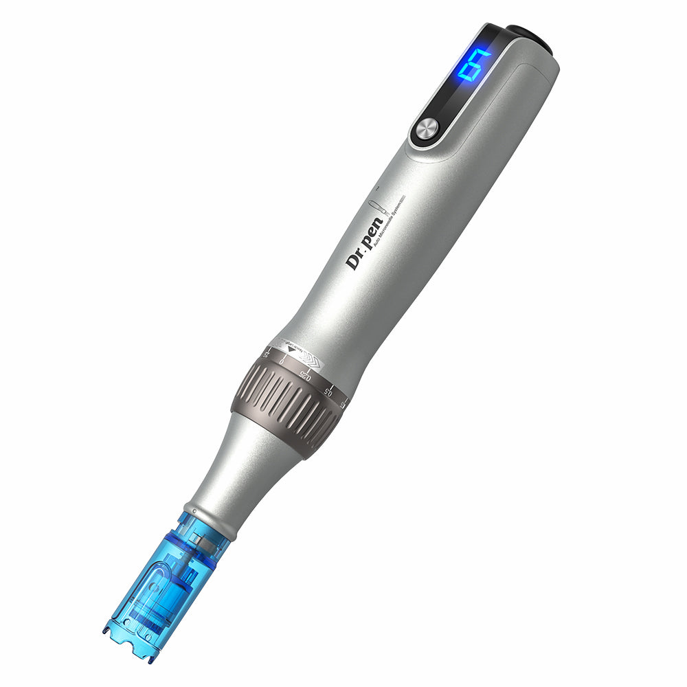 Dr. Pen M8S microneedling-penna med LED-display, justerbart nåldjup och monterad nålpatron för professionell hudbehandling.